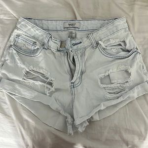 Forever 21 jean shorts size 25